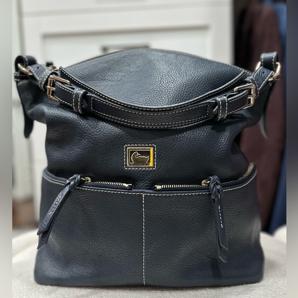 Dooney & Bourke Dillen MD Zipper Pocket Sak